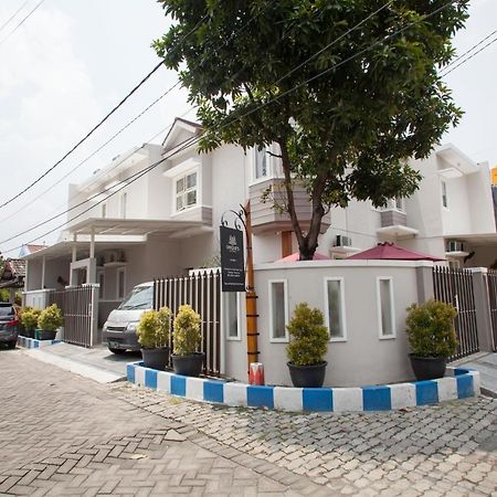 Reddoorz @ Wiyung 3 Surabaya Exterior photo