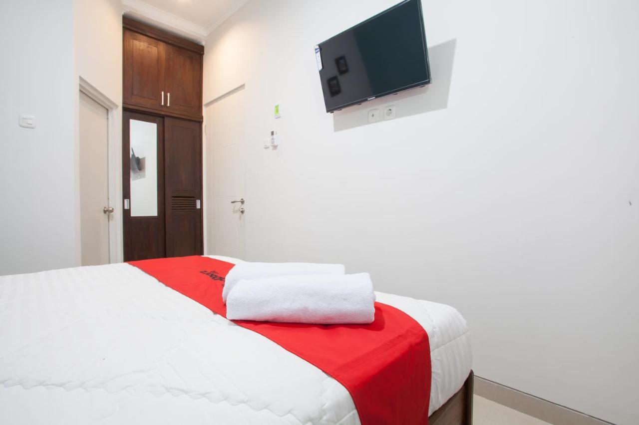 Reddoorz @ Wiyung 3 Surabaya Exterior photo
