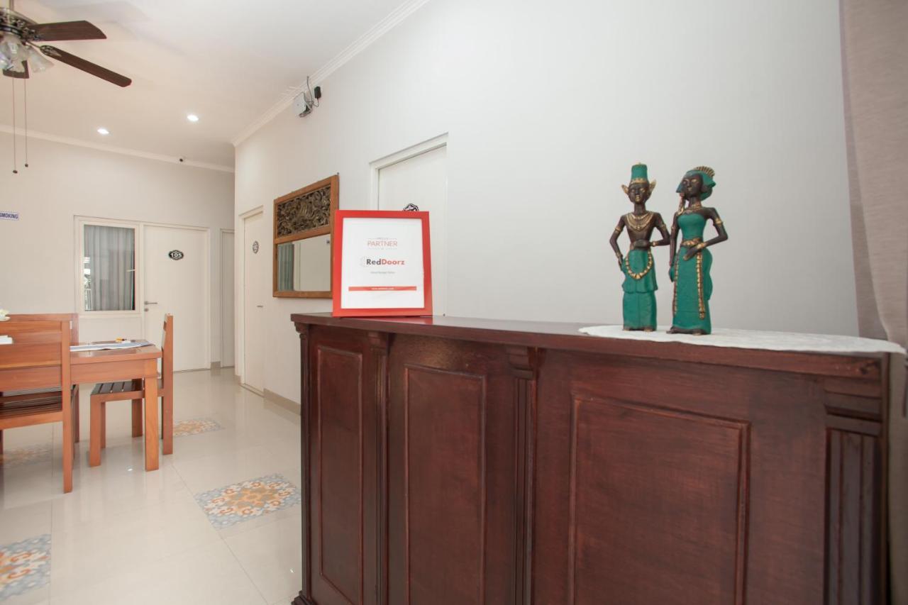 Reddoorz @ Wiyung 3 Surabaya Exterior photo