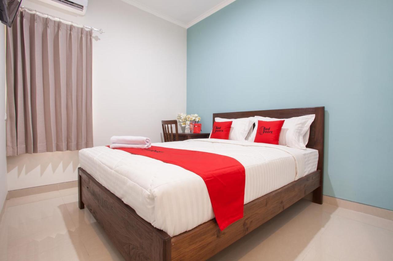Reddoorz @ Wiyung 3 Surabaya Exterior photo