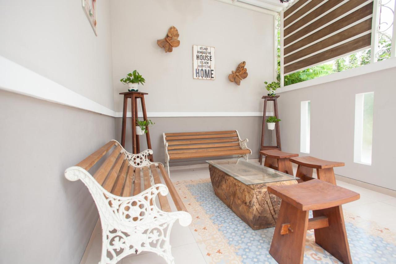 Reddoorz @ Wiyung 3 Surabaya Exterior photo