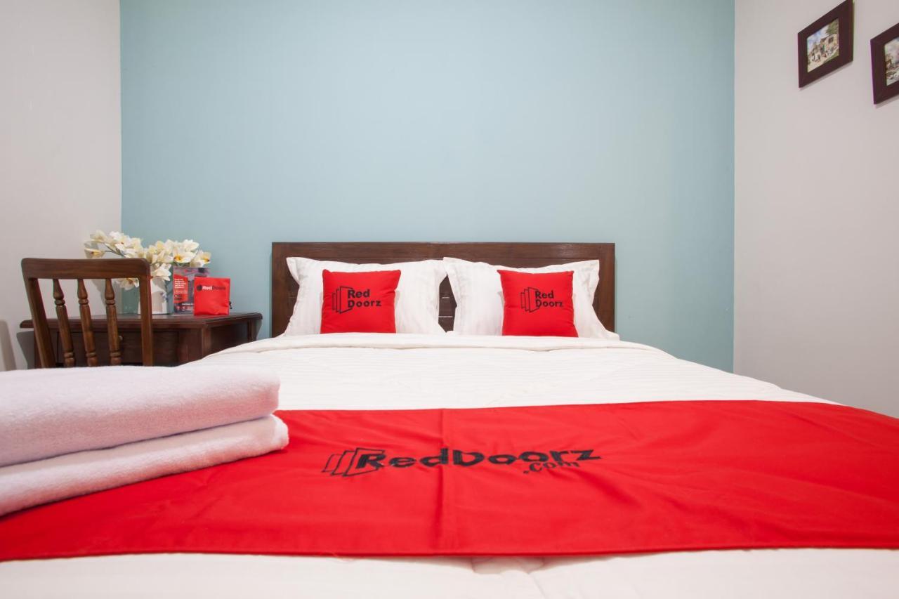Reddoorz @ Wiyung 3 Surabaya Exterior photo