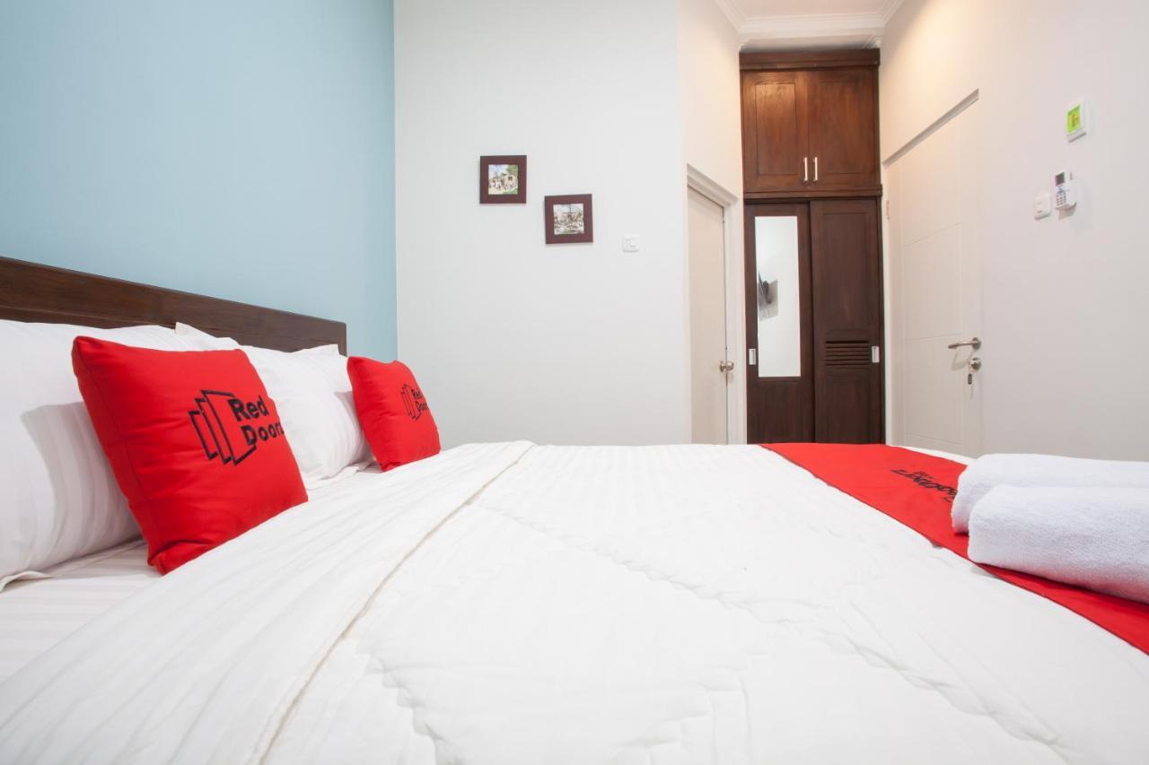 Reddoorz @ Wiyung 3 Surabaya Exterior photo