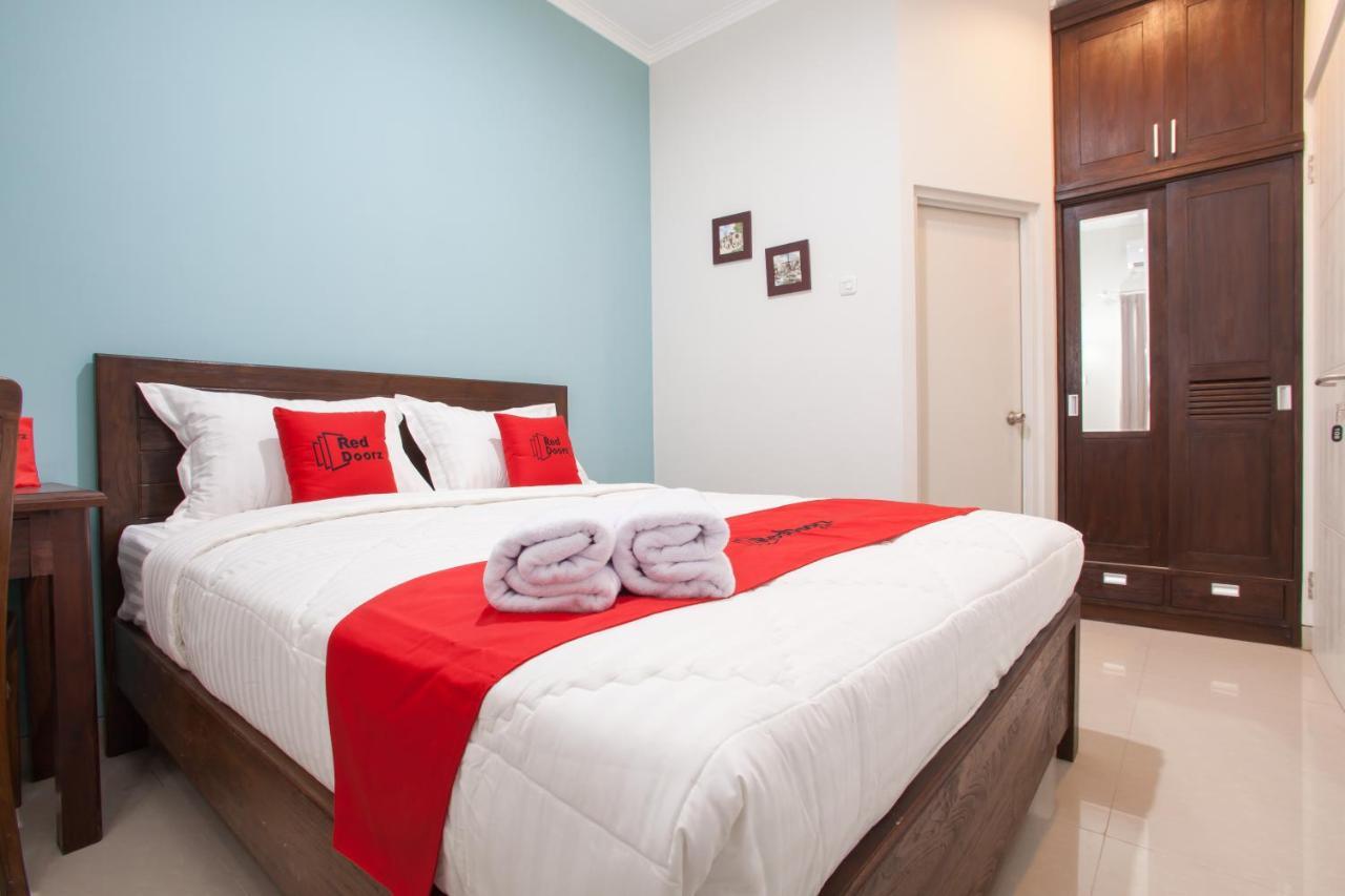 Reddoorz @ Wiyung 3 Surabaya Exterior photo