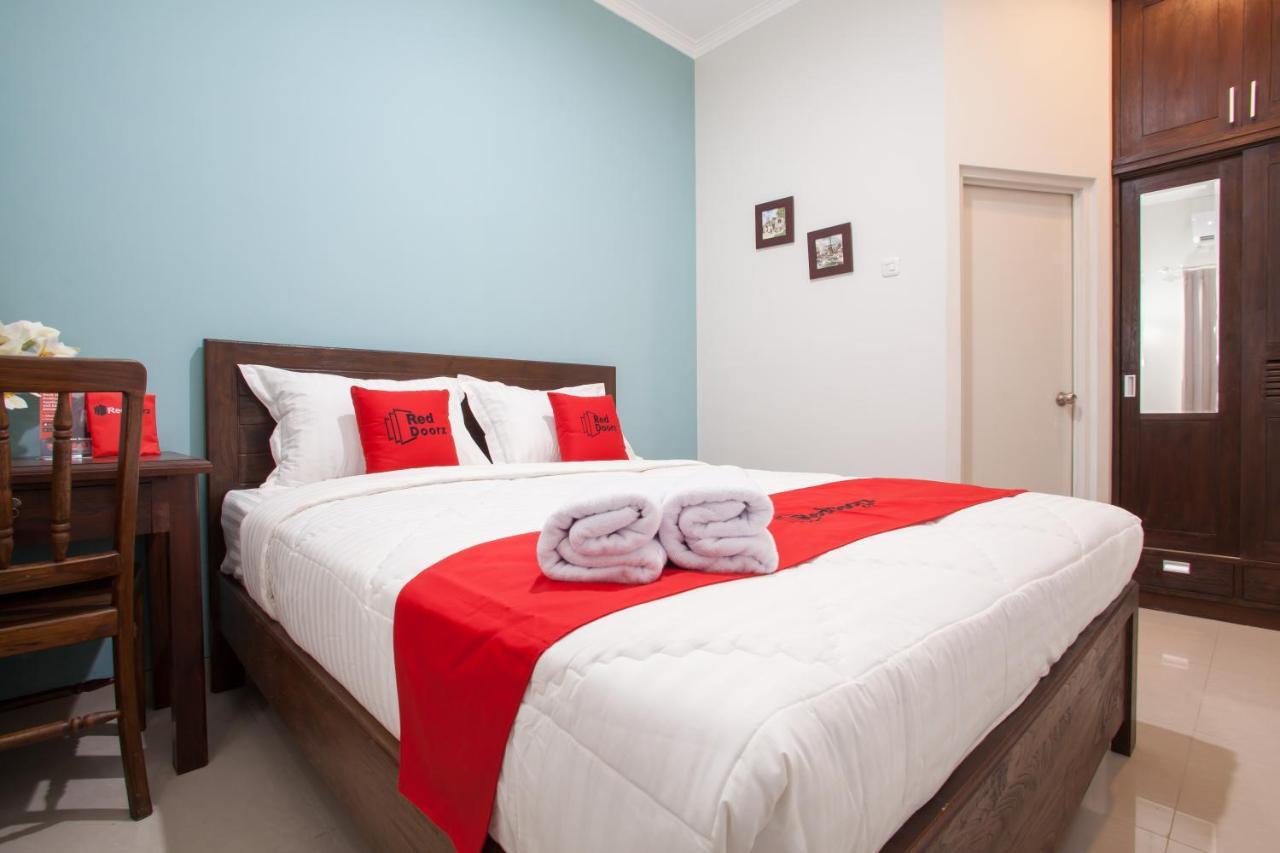 Reddoorz @ Wiyung 3 Surabaya Exterior photo